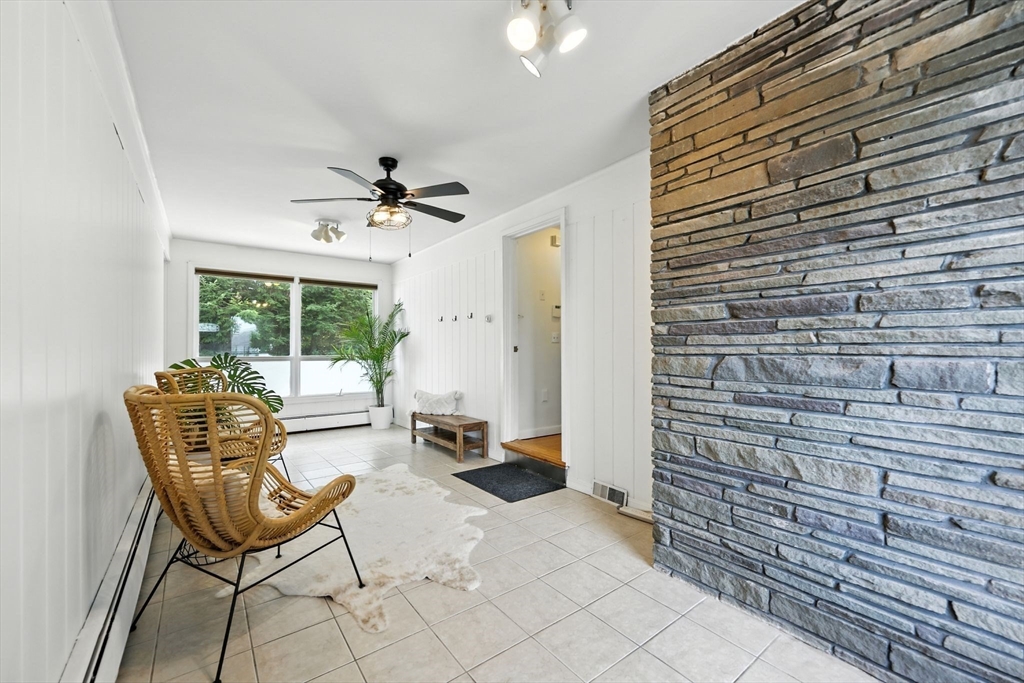 532 Winsor St