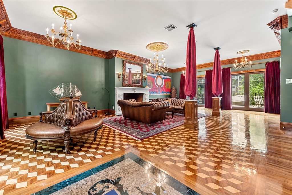 218 W Springfield Street