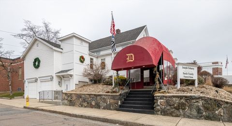 11 Linden Street Reading MA 01867