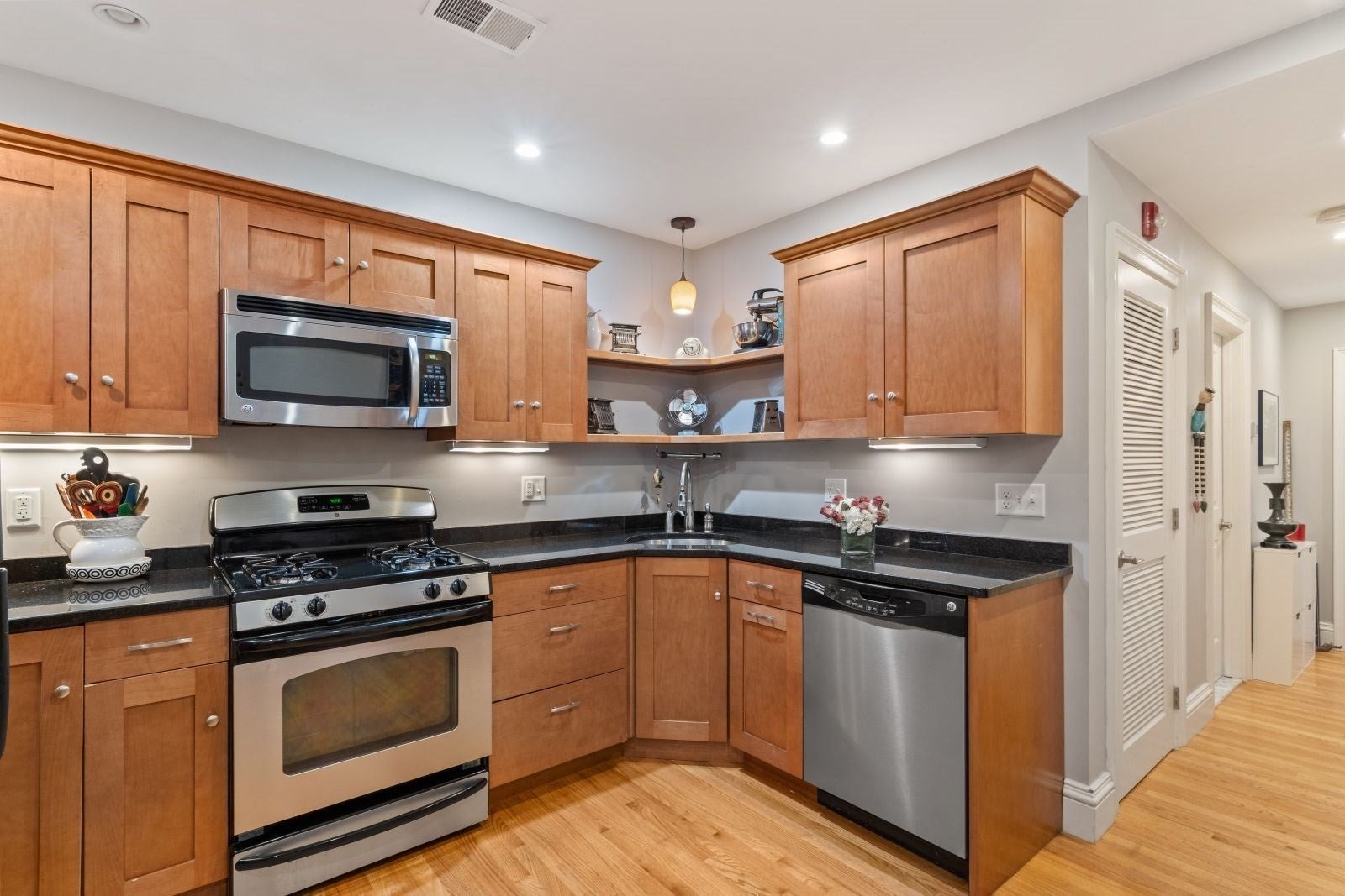 33 Winthrop Street #1, Boston, MA Photo #7