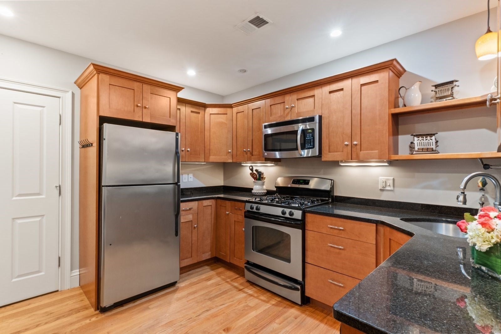 33 Winthrop Street #1, Boston, MA Photo #8