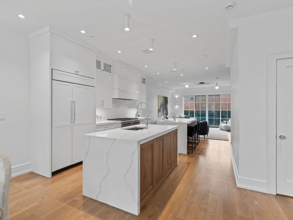 565 East Broadway 565