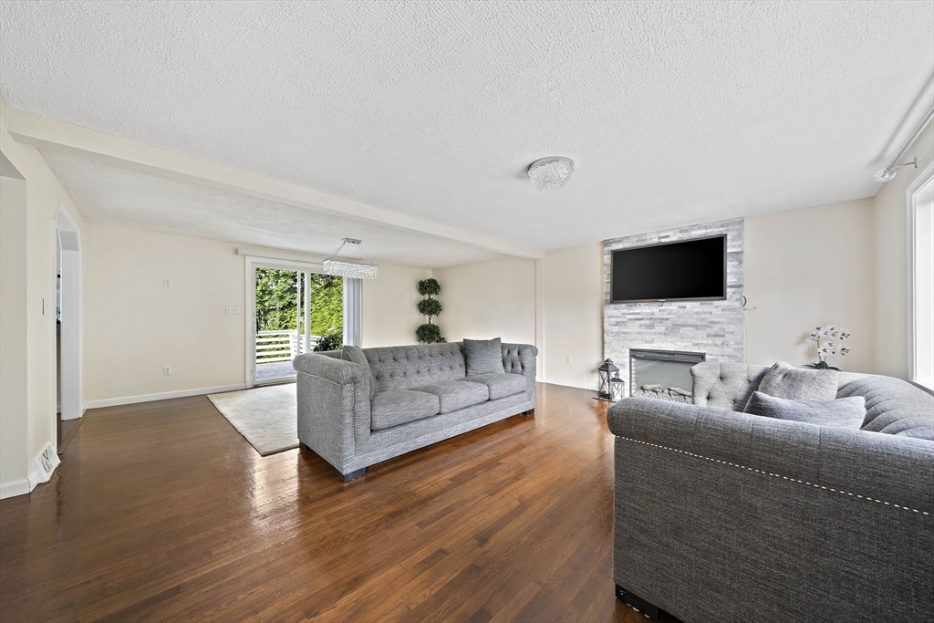 63 Rice St