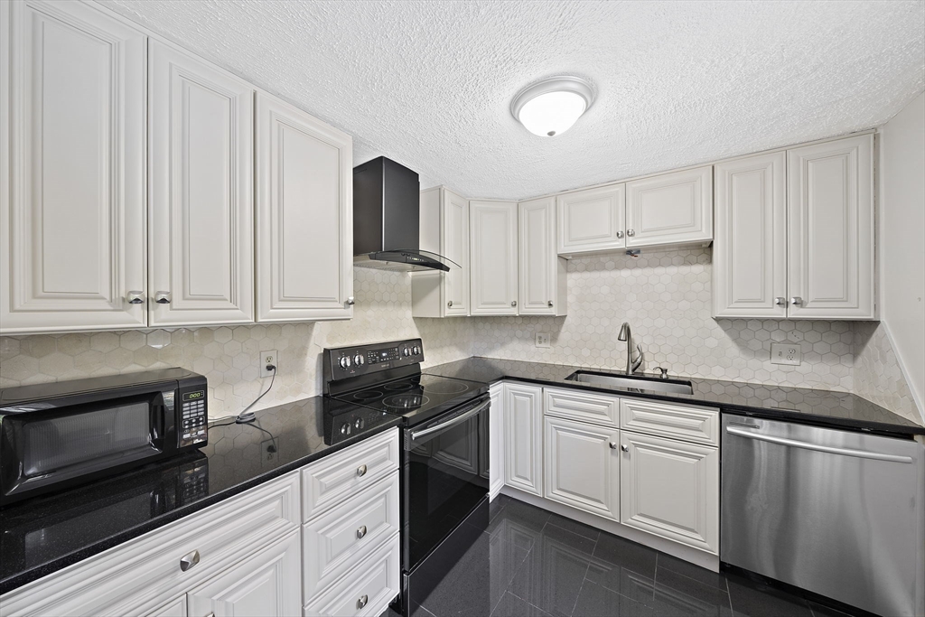 63 Rice St