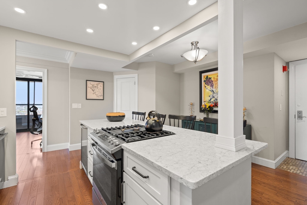 85 E India Row 20G