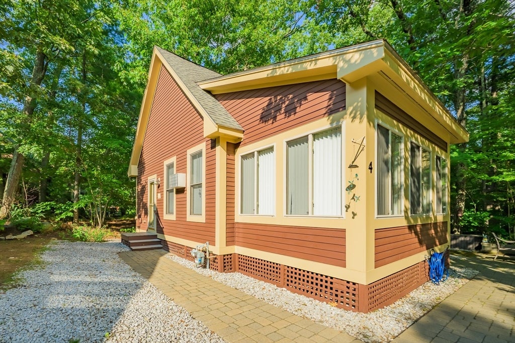 Photo of 4 Acorn Ln, Westford, MA