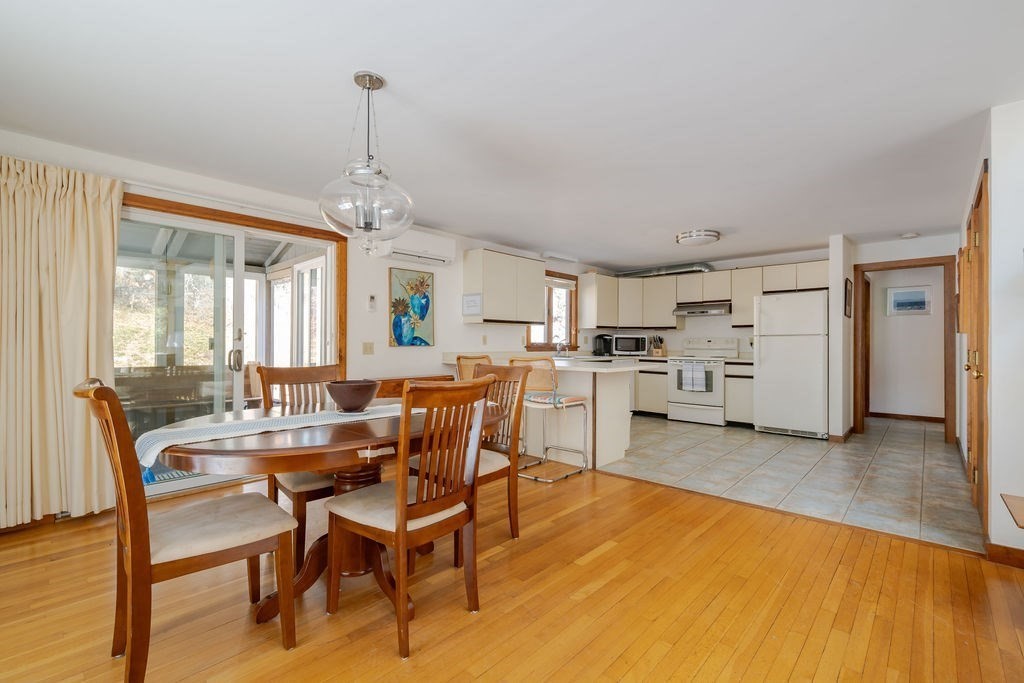 Wellfleet, Massachusetts 02667, United States, 3 Bedrooms Bedrooms, ,3 BathroomsBathrooms,Residential,Active,100577