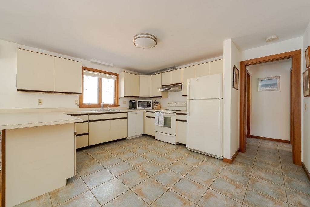 Wellfleet, Massachusetts 02667, United States, 3 Bedrooms Bedrooms, ,3 BathroomsBathrooms,Residential,Active,100577