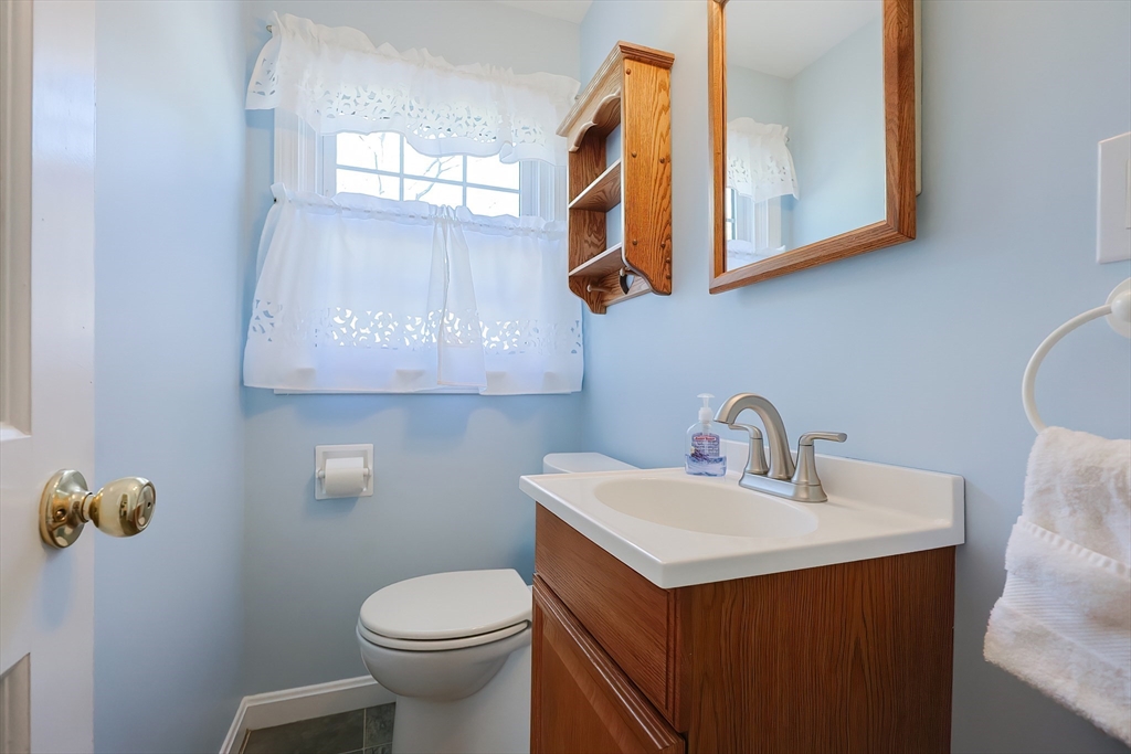 Attleboro, Massachusetts 02703, United States, 4 Bedrooms Bedrooms, ,2 BathroomsBathrooms,Residential,Active,96439