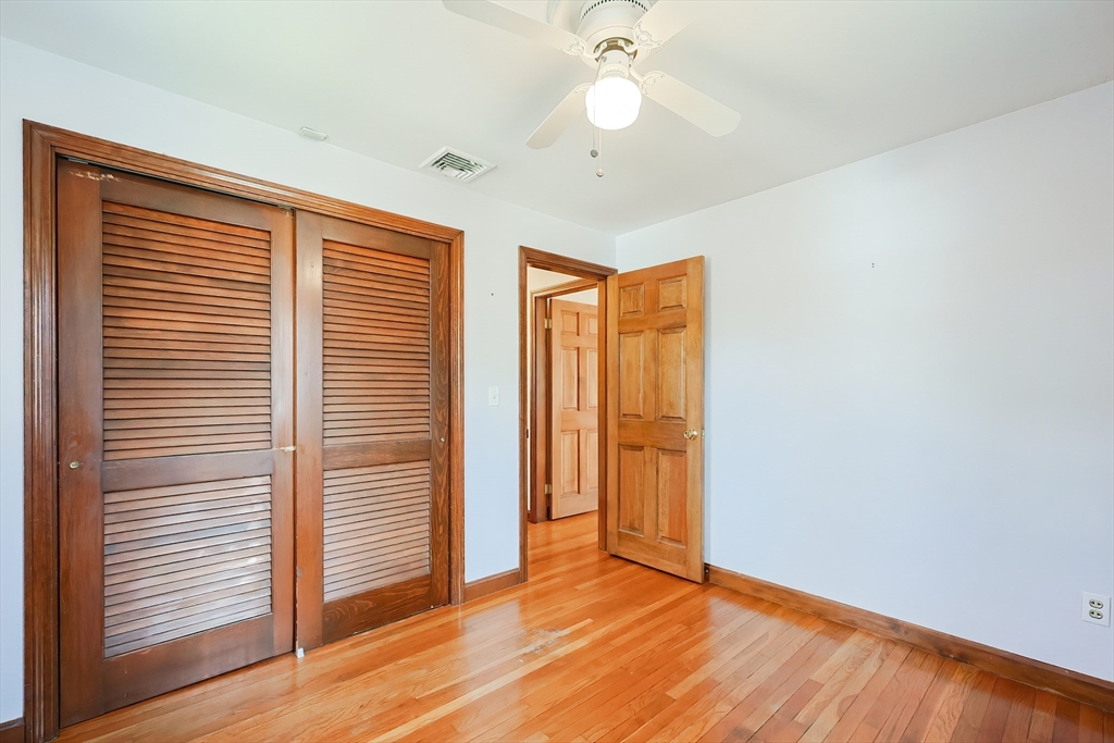 Attleboro, Massachusetts 02703, United States, 4 Bedrooms Bedrooms, ,2 BathroomsBathrooms,Residential,Active,96439