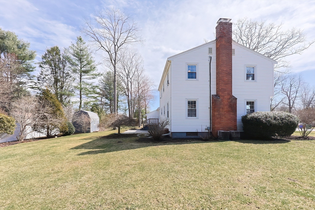 Attleboro, Massachusetts 02703, United States, 4 Bedrooms Bedrooms, ,2 BathroomsBathrooms,Residential,Active,96439