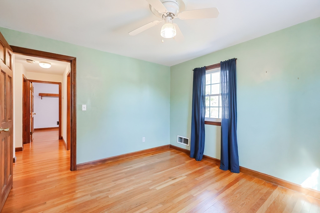 Attleboro, Massachusetts 02703, United States, 4 Bedrooms Bedrooms, ,2 BathroomsBathrooms,Residential,Active,96439