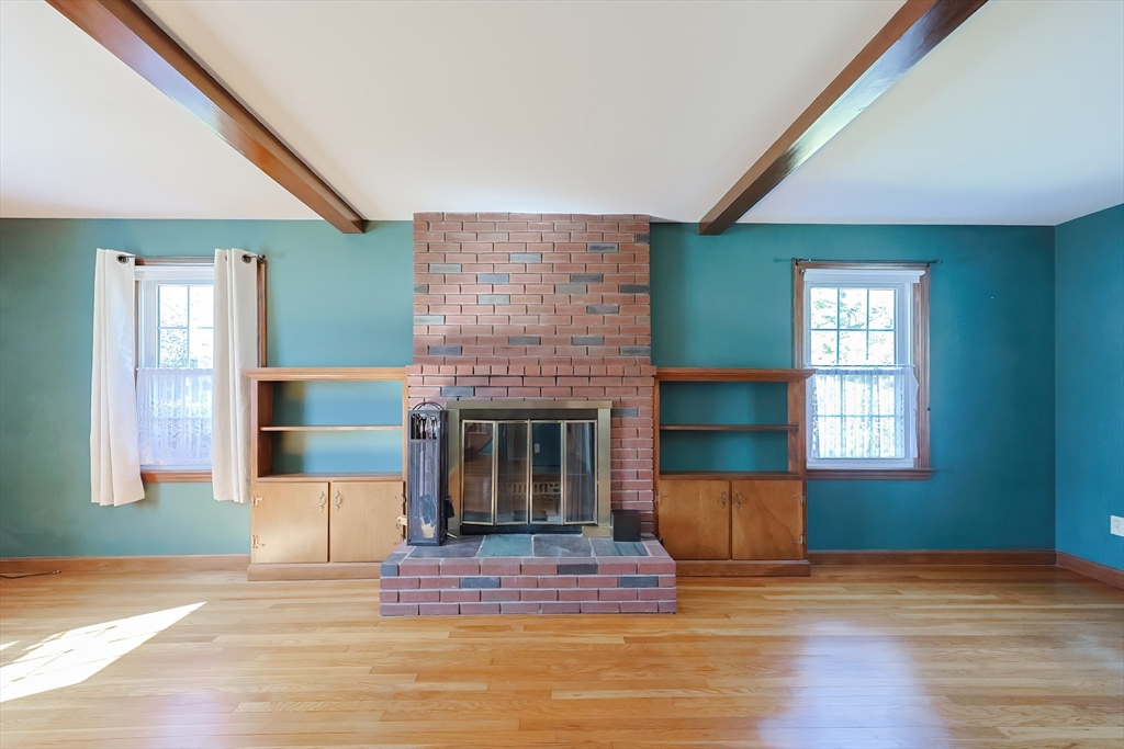 Attleboro, Massachusetts 02703, United States, 4 Bedrooms Bedrooms, ,2 BathroomsBathrooms,Residential,Active,96439