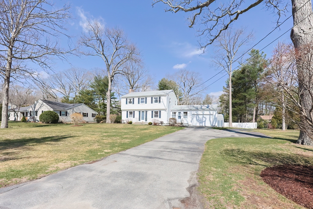 Attleboro, Massachusetts 02703, United States, 4 Bedrooms Bedrooms, ,2 BathroomsBathrooms,Residential,Active,96439