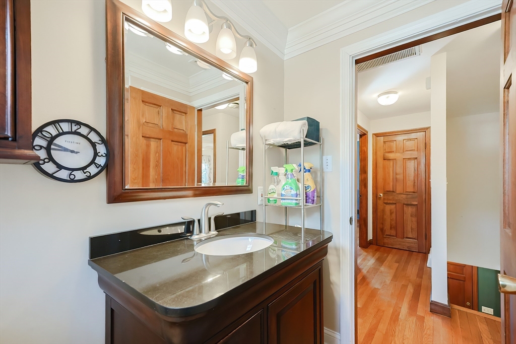 Attleboro, Massachusetts 02703, United States, 4 Bedrooms Bedrooms, ,2 BathroomsBathrooms,Residential,Active,96439