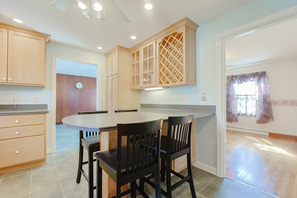 Attleboro, Massachusetts 02703, United States, 4 Bedrooms Bedrooms, ,2 BathroomsBathrooms,Residential,Active,96439