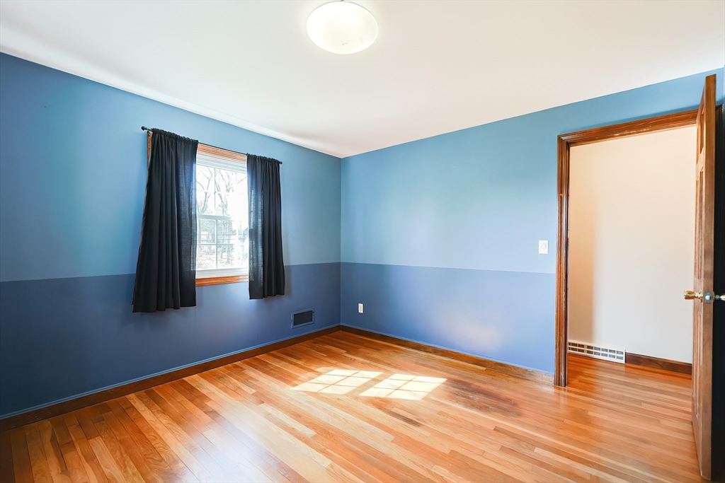 Attleboro, Massachusetts 02703, United States, 4 Bedrooms Bedrooms, ,2 BathroomsBathrooms,Residential,Active,96439