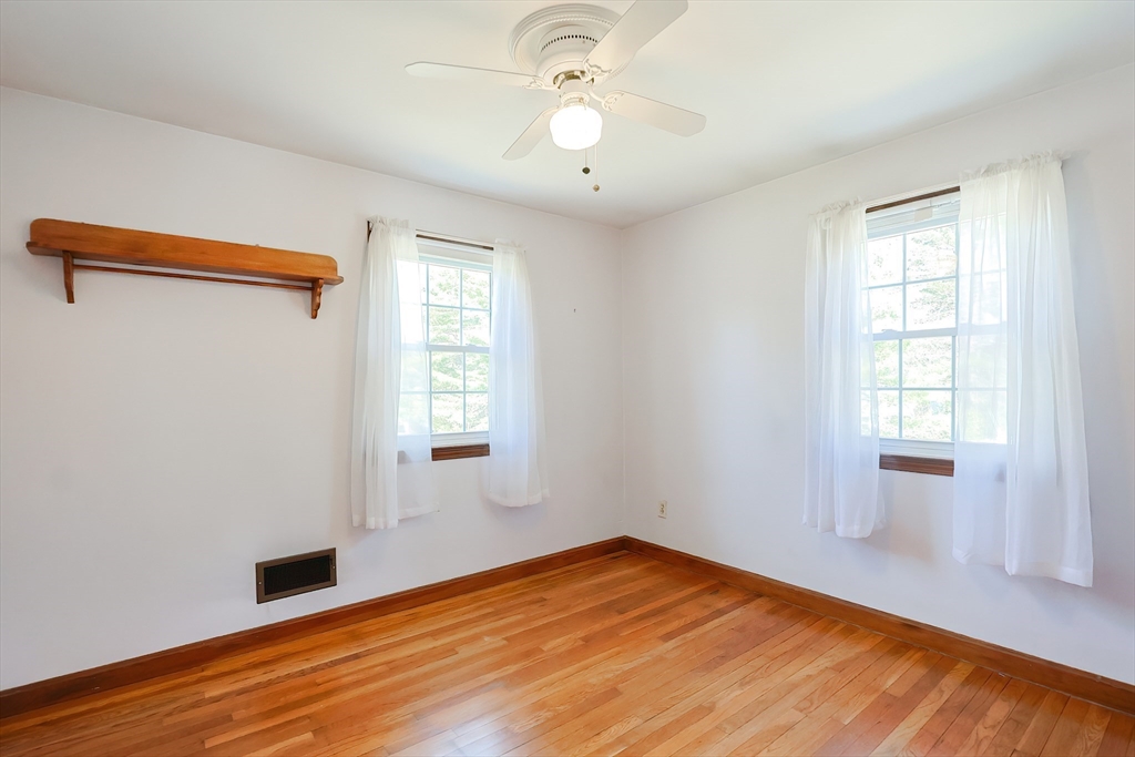 Attleboro, Massachusetts 02703, United States, 4 Bedrooms Bedrooms, ,2 BathroomsBathrooms,Residential,Active,96439