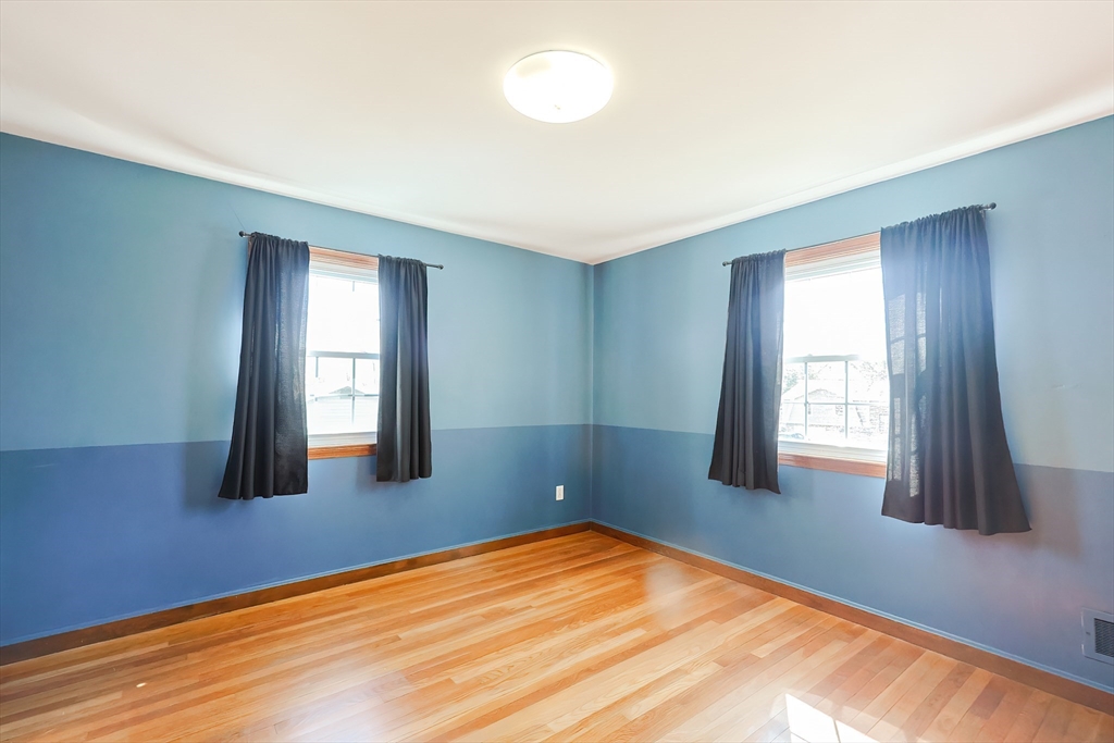 Attleboro, Massachusetts 02703, United States, 4 Bedrooms Bedrooms, ,2 BathroomsBathrooms,Residential,Active,96439