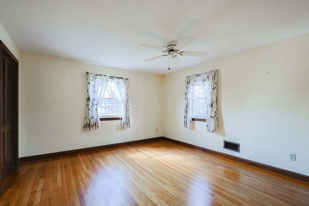 Attleboro, Massachusetts 02703, United States, 4 Bedrooms Bedrooms, ,2 BathroomsBathrooms,Residential,Active,96439