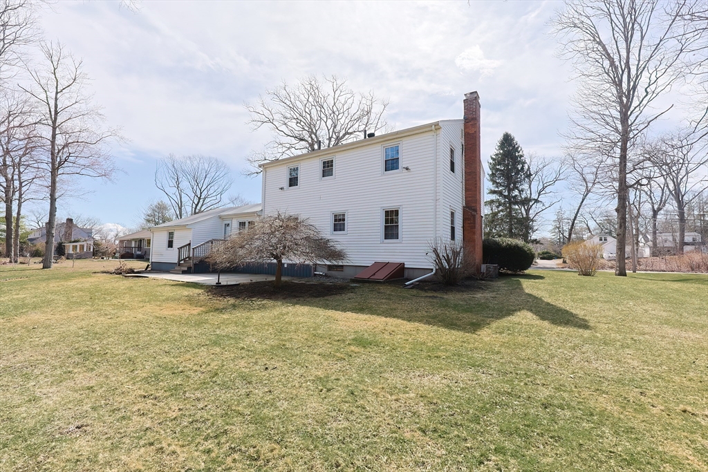 Attleboro, Massachusetts 02703, United States, 4 Bedrooms Bedrooms, ,2 BathroomsBathrooms,Residential,Active,96439