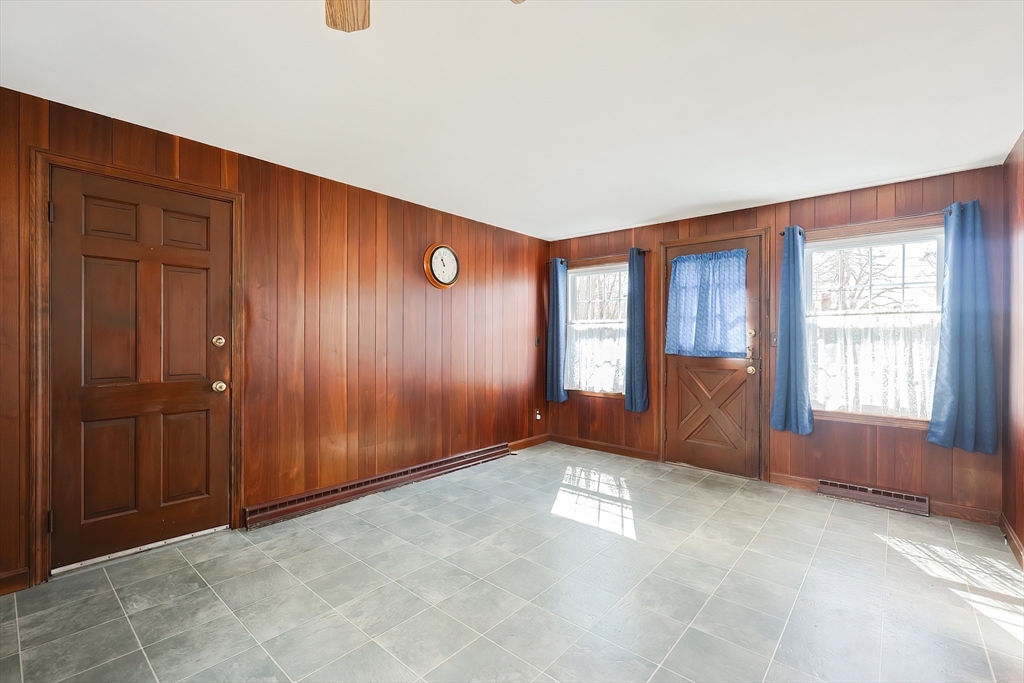 Attleboro, Massachusetts 02703, United States, 4 Bedrooms Bedrooms, ,2 BathroomsBathrooms,Residential,Active,96439