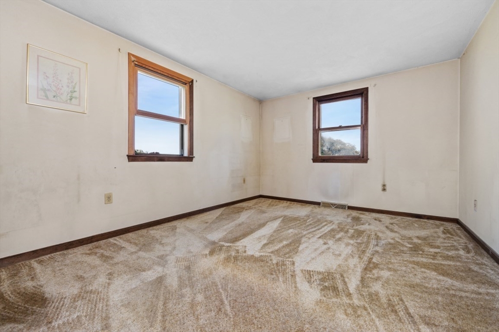 Billerica, Massachusetts 01821, United States, 3 Bedrooms Bedrooms, ,1 BathroomBathrooms,Residential,Pending,131329