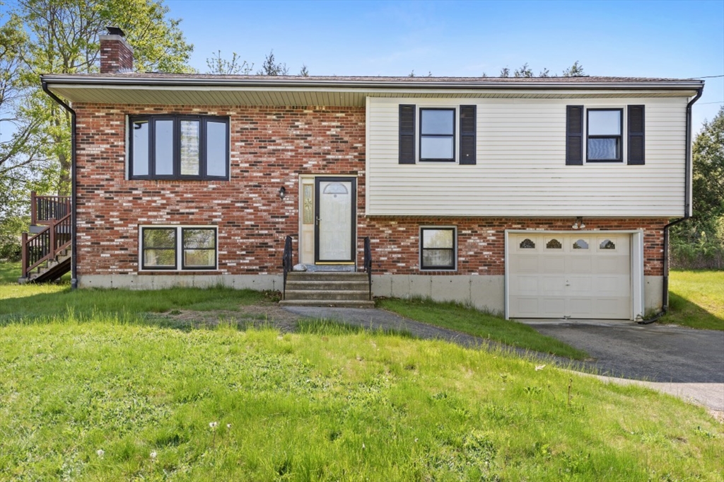 Billerica, Massachusetts 01821, United States, 3 Bedrooms Bedrooms, ,1 BathroomBathrooms,Residential,Pending,131329