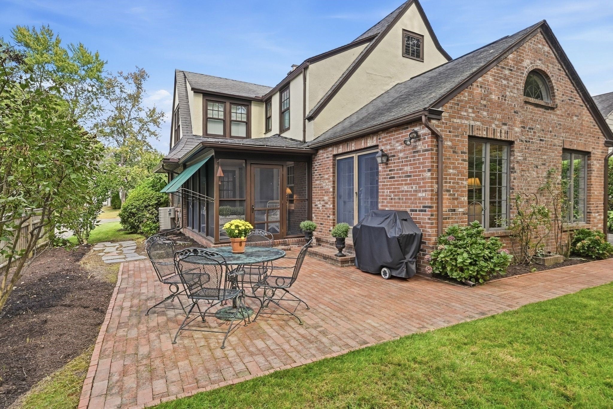 131 Wenonah Rd, Longmeadow, MA, 131 Wenonah Rd, Longmeadow, MA Photo #3