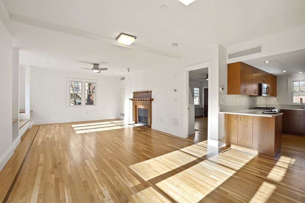 Click for 165 Winthrop Road #D, Brookline, MA slideshow
