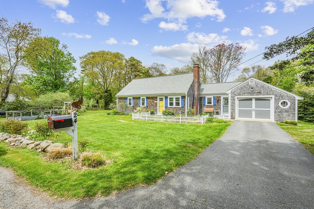 24 Acorn Dr