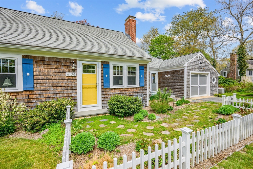 24 Acorn Dr