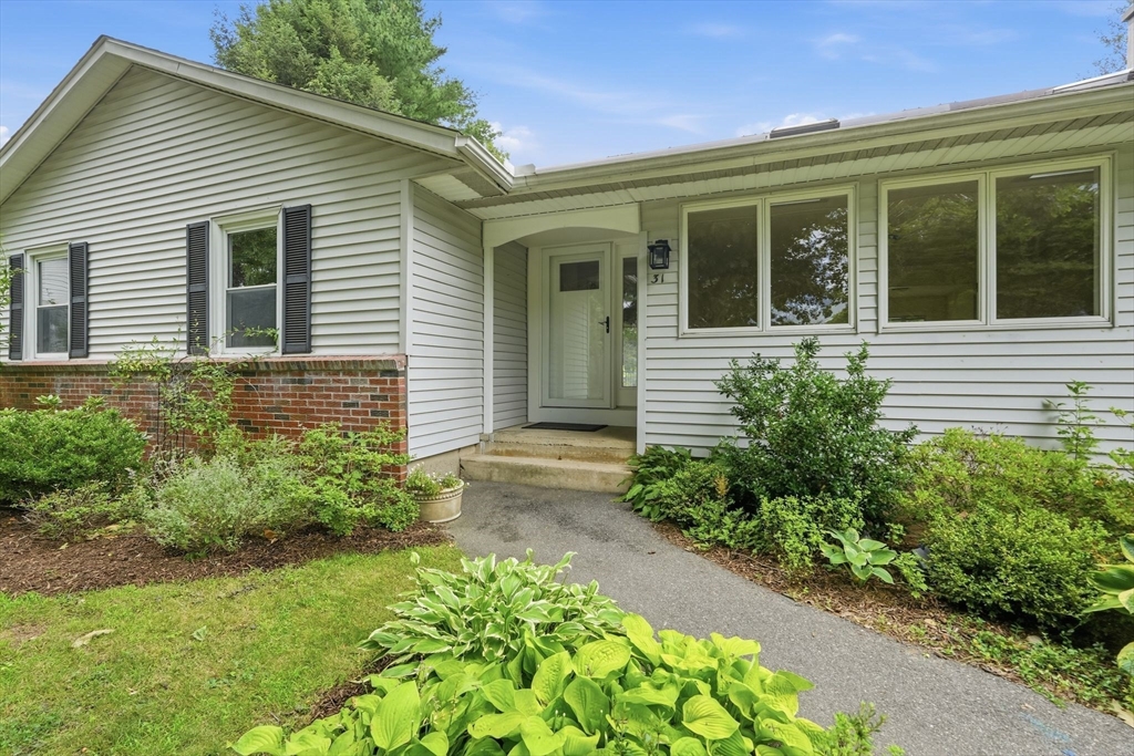 31 Colonial Court
