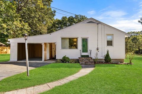 82 Sunset Dr Taunton MA 02780