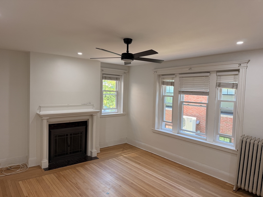 Click for 1768 Beacon ST #4, Brookline, MA slideshow