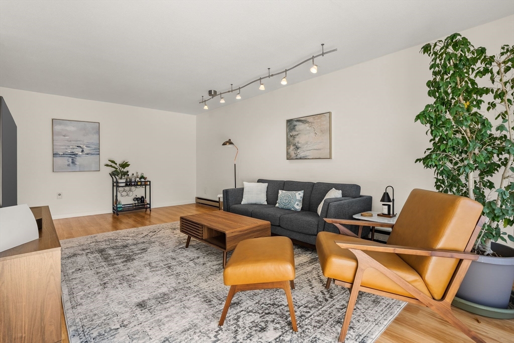 1206 Greendale Ave 217