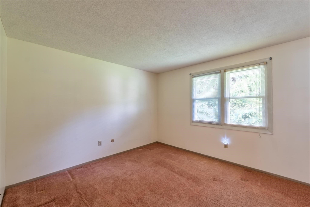 15 Mishawum Dr, Dartmouth, MA Photo #26