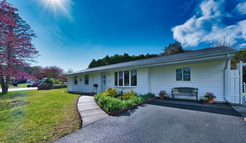 15 Mishawum Dr, Dartmouth, MA Photo #4