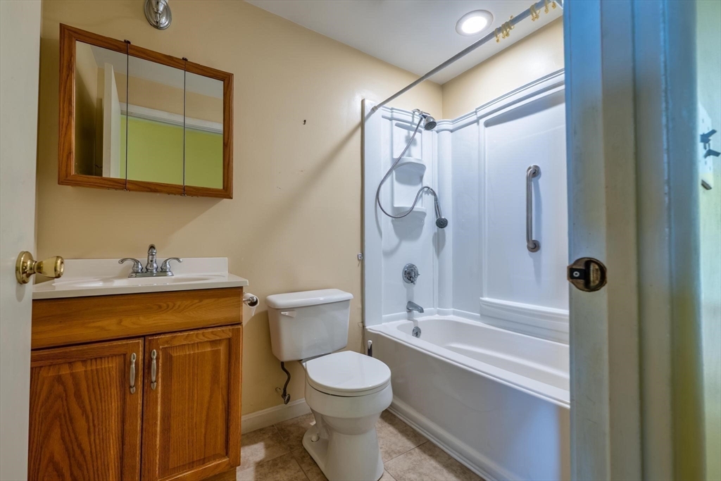 15 Mishawum Dr, Dartmouth, MA Photo #28