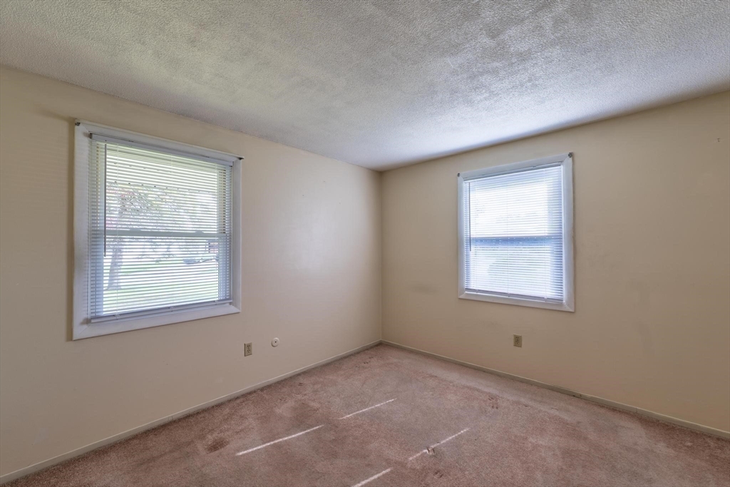 15 Mishawum Dr, Dartmouth, MA Photo #27