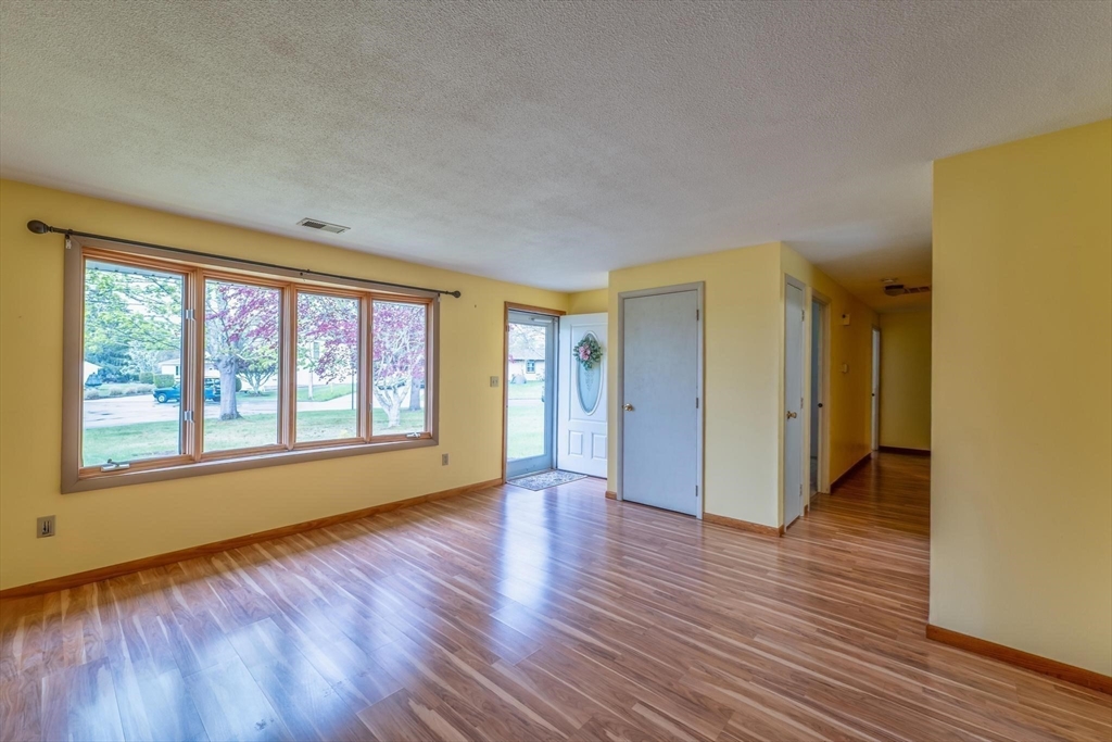 15 Mishawum Dr, Dartmouth, MA Photo #16