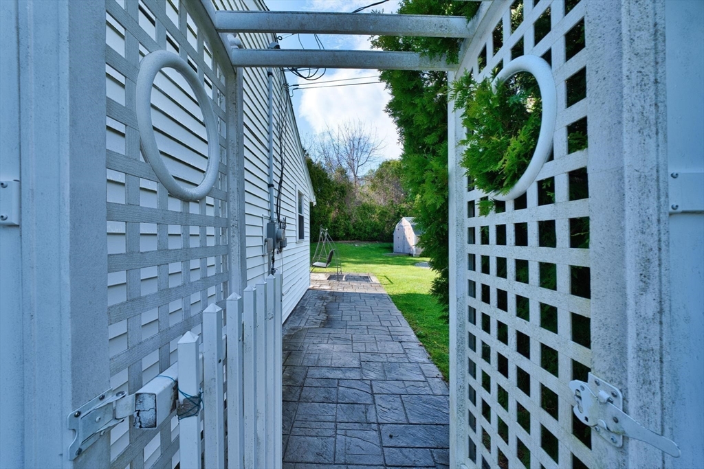 15 Mishawum Dr, Dartmouth, MA Photo #6