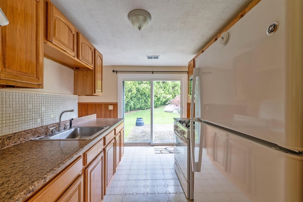 15 Mishawum Dr, Dartmouth, MA Photo #22
