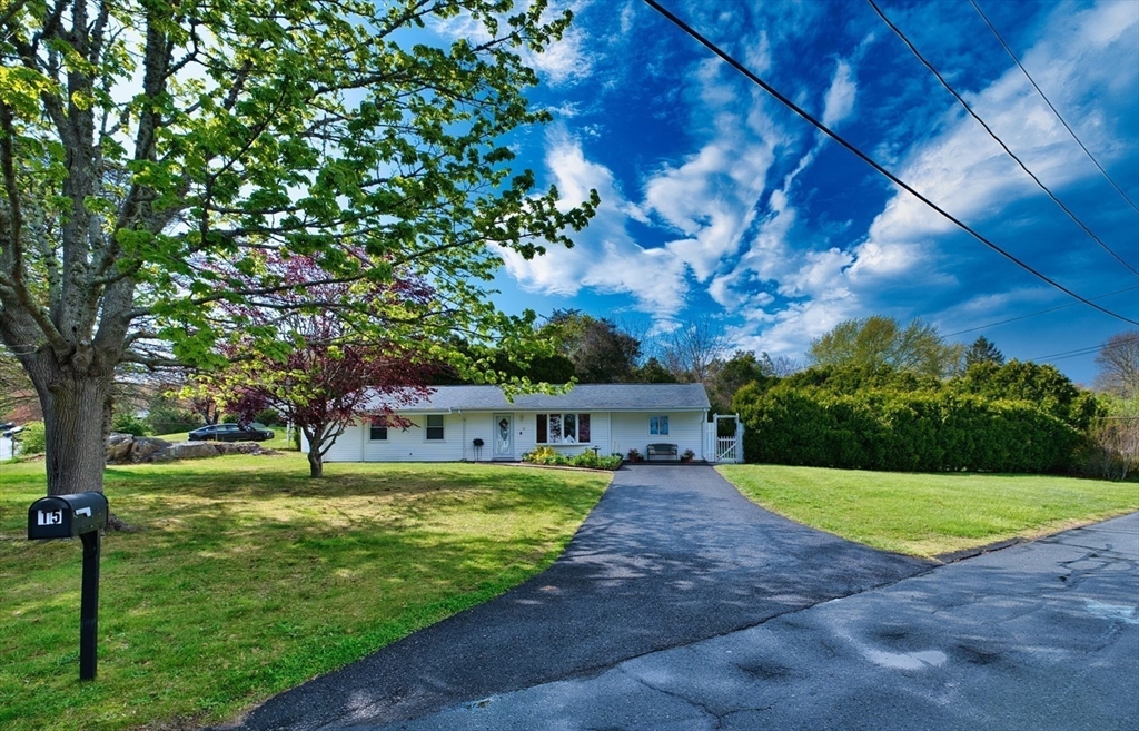 15 Mishawum Dr, Dartmouth, MA Photo #2