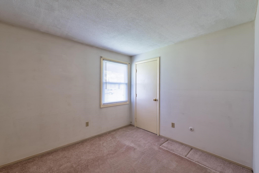 15 Mishawum Dr, Dartmouth, MA Photo #25