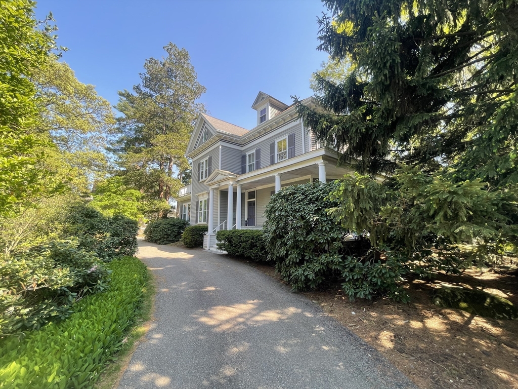876 Beacon St 5