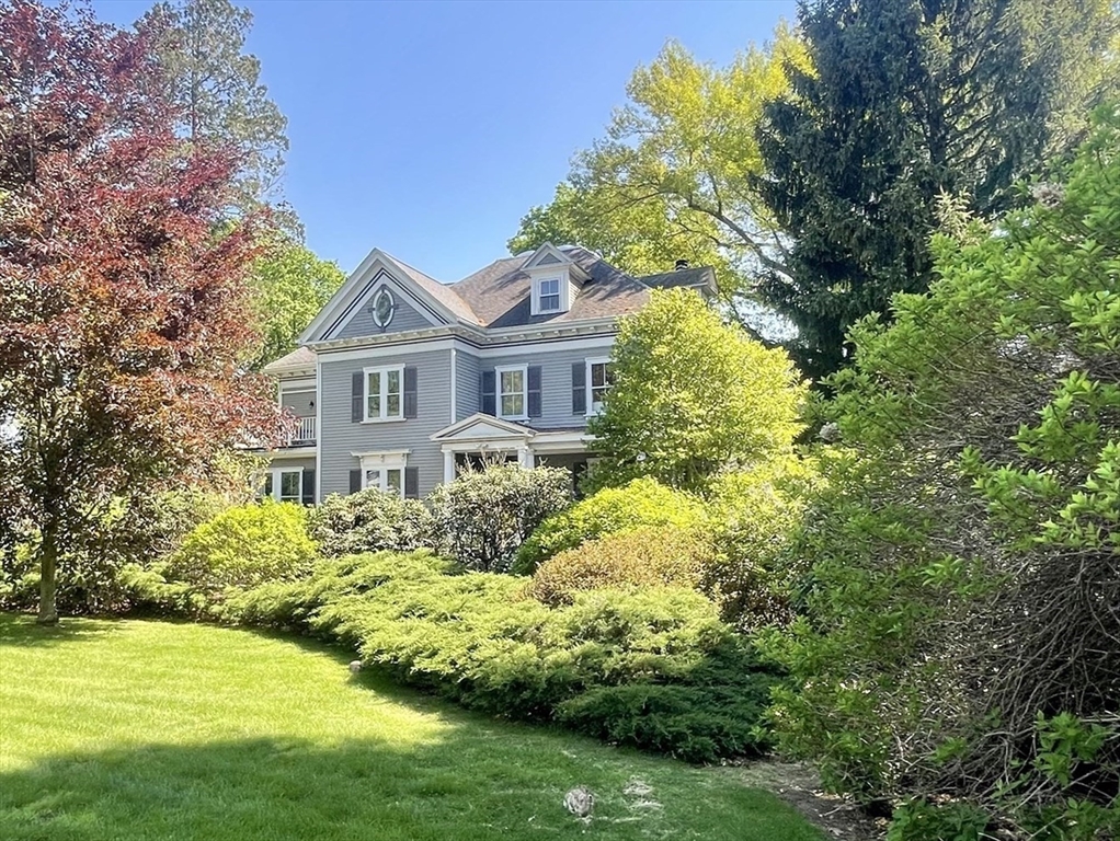 876 Beacon St 5