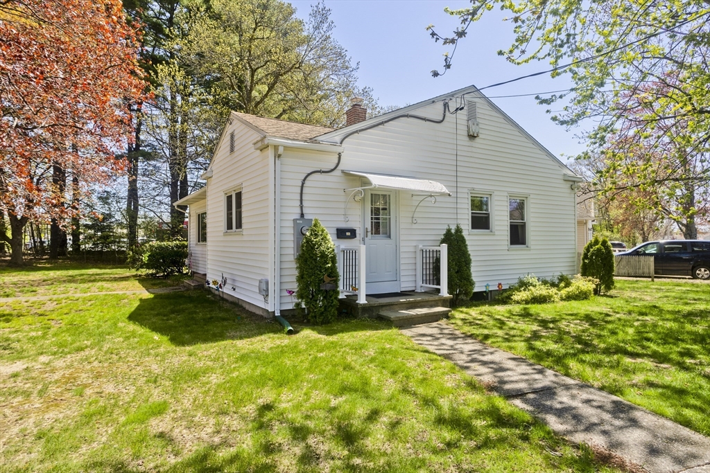 460 James St