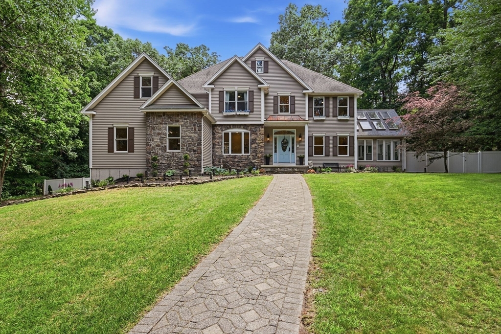 4 Iroquois Ln
