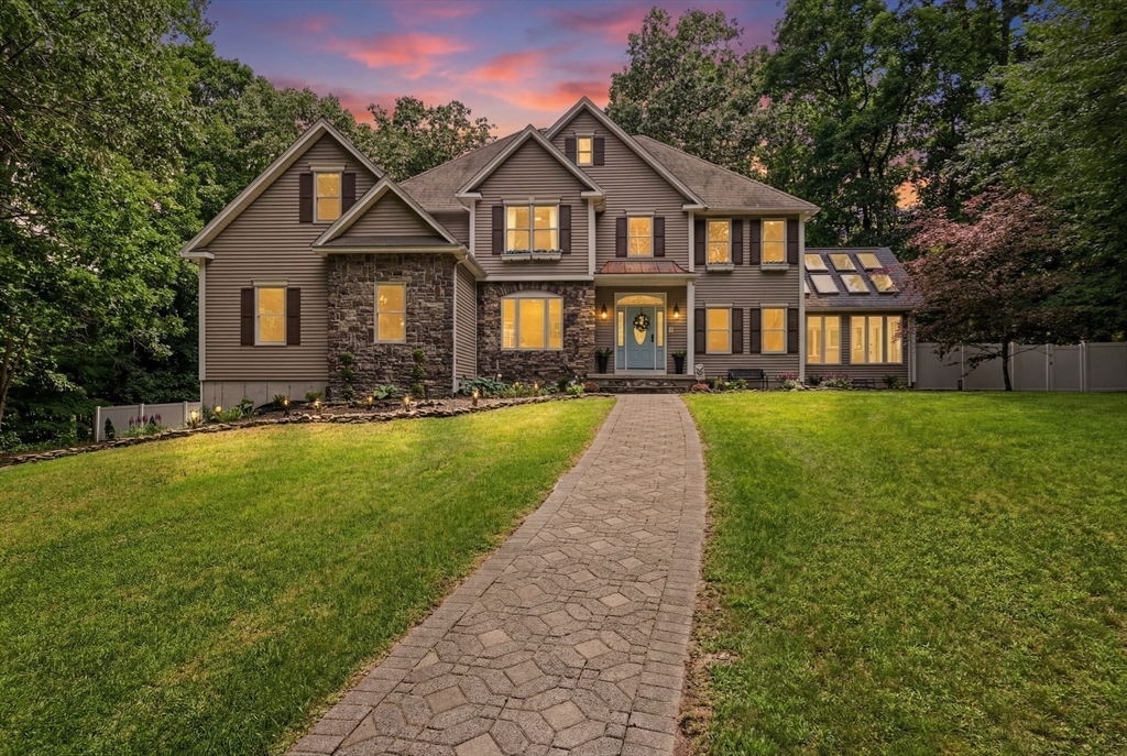 4 Iroquois Ln